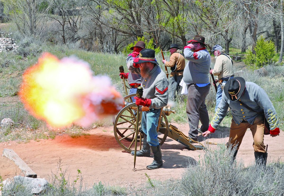 The First Texas Battery surprised the Union troops with fire from the high ground. Included are Rex Gray, David Kreig, Young Phil, Aaron Hartline, and Chuck Hartline. (All photos by Tim Massey)