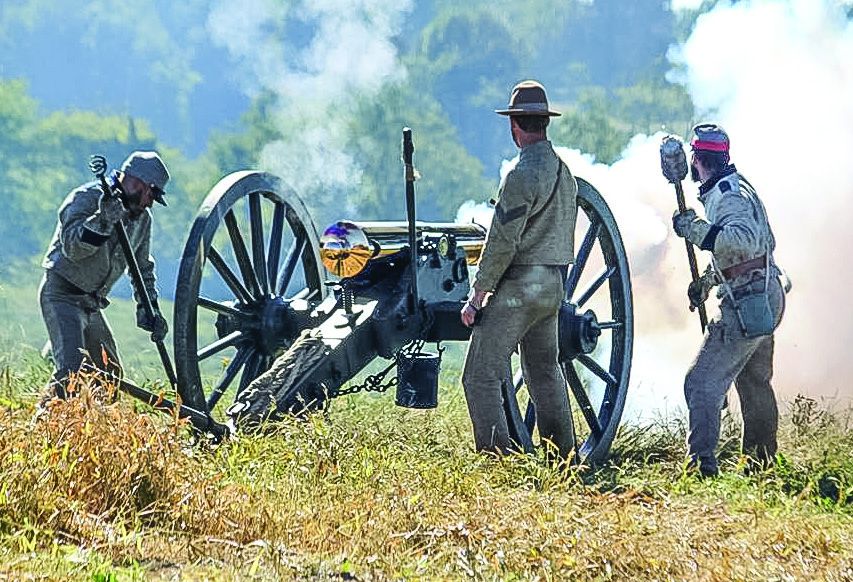 Confederates pour artillery fire into the Federal lines. (DeLynn Walgren)