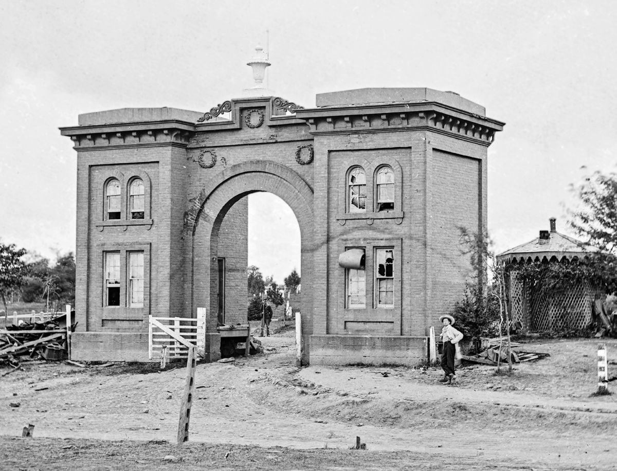 The Evergreen Cemetery gatehouse was one of several obstacles Carroll’s men had to dodge en route to the conflict in Howard’s batteries. (All black and white photographs courtesy Library of Congress)