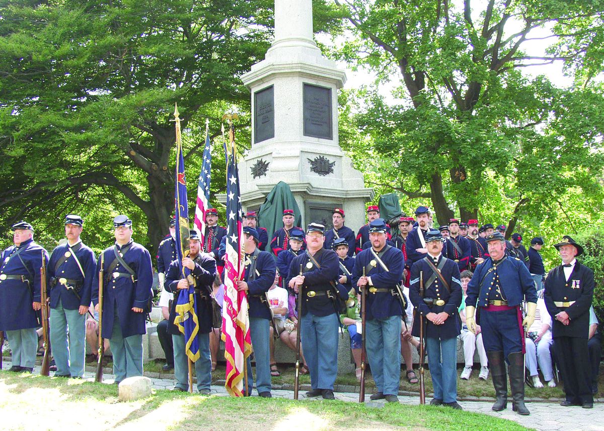 Reenactors at the re-dedication of New York City’s Civil War Soldiers Monument in 2002. It honors the 148,000 New York men who fought to preserve the Union. This re-dedication inspired Green-Wood’s Civil War Project.