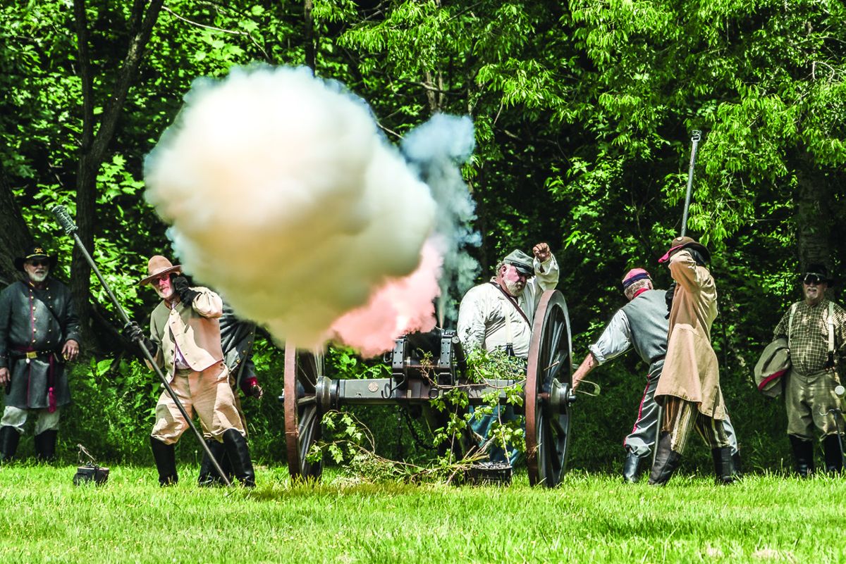 Confederate artillery bombards the Union positions.