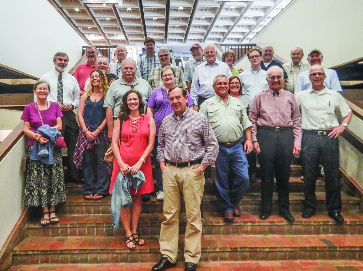 FCWRT members pose during a Tennessee State Museum Flag Tour in 2017.