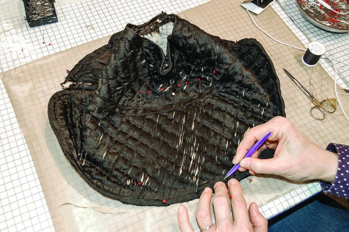 Inlaying embroidery threads in damaged areas of silk.