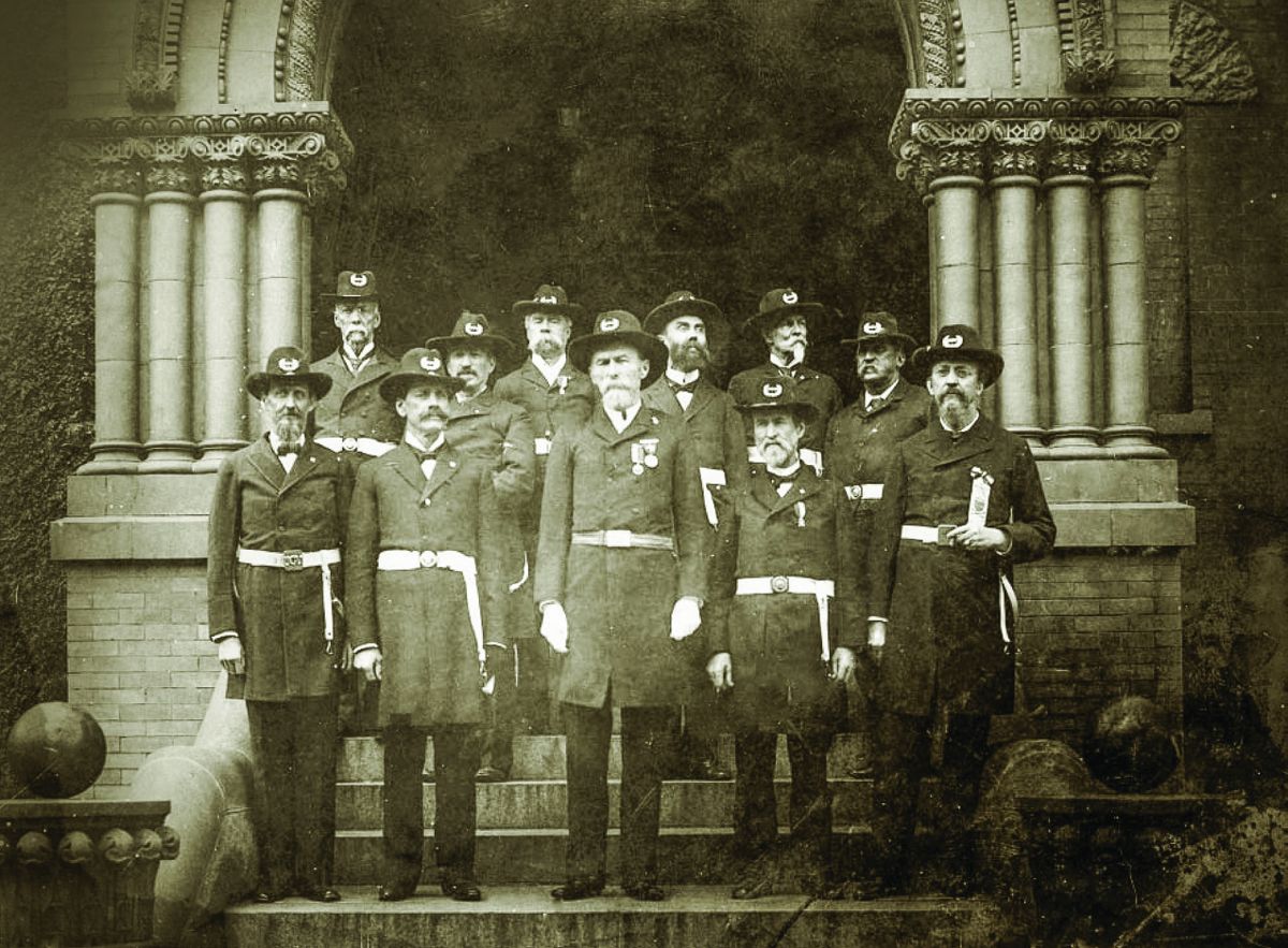 Confederate veterans on the “porch” of the Museum c.1898.