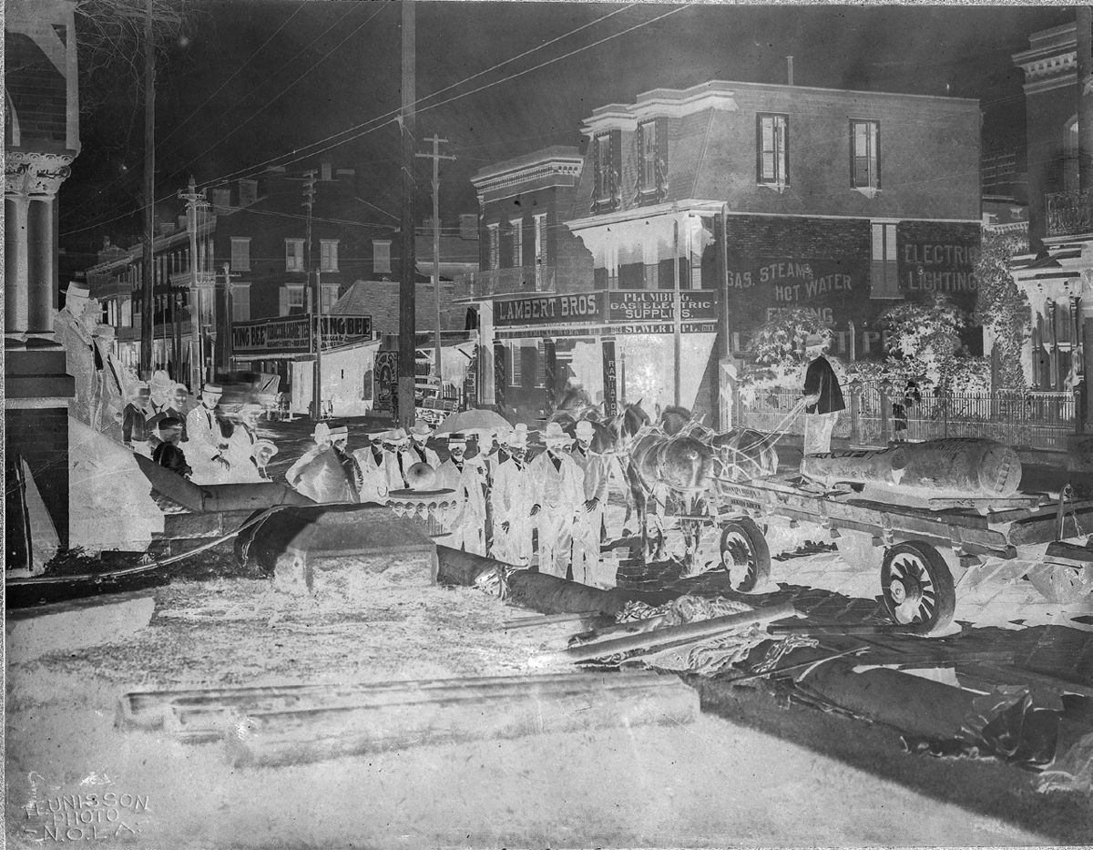 “Lady Slocomb” arrives in front of 929 Camp Street in 1899.