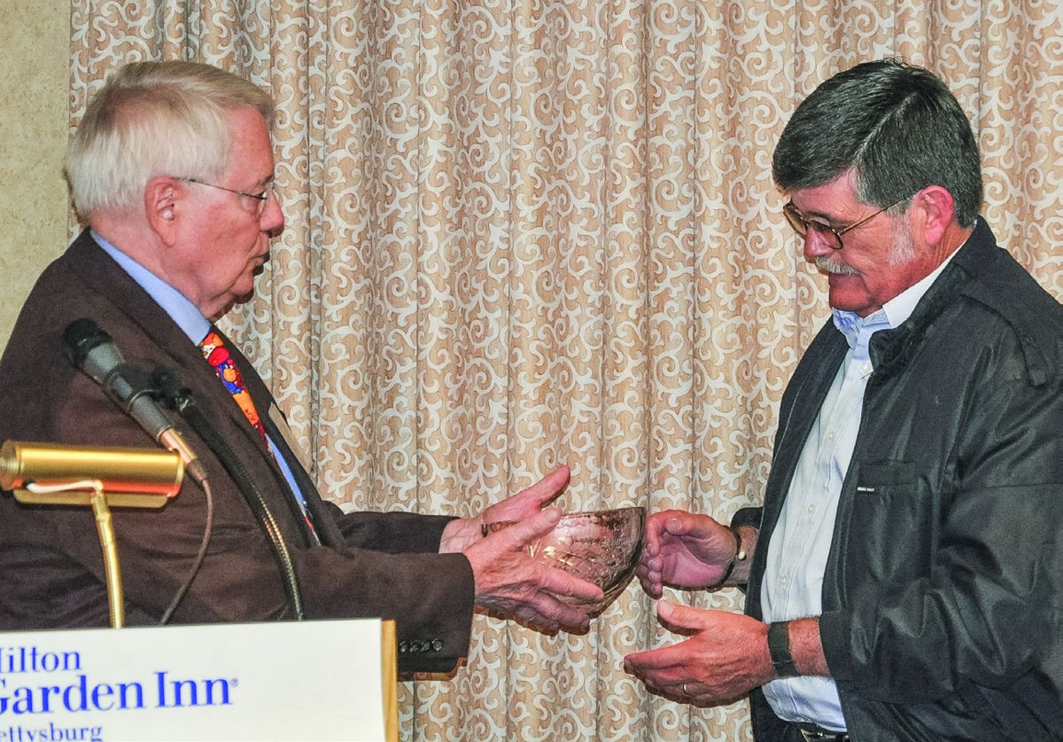 Richard Pilcher presents the 2016 Helen Dortch Longstreet Award to Robert Thomas.