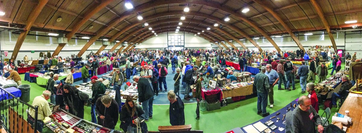 Panorama view of the “Chicago” Show & Sale in Wheaton, Ill.
