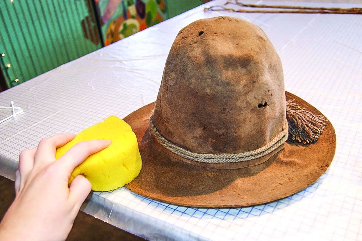 Sponge surface cleaning hat.