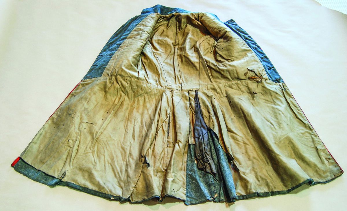 The damaged skirt lining before stabilization.