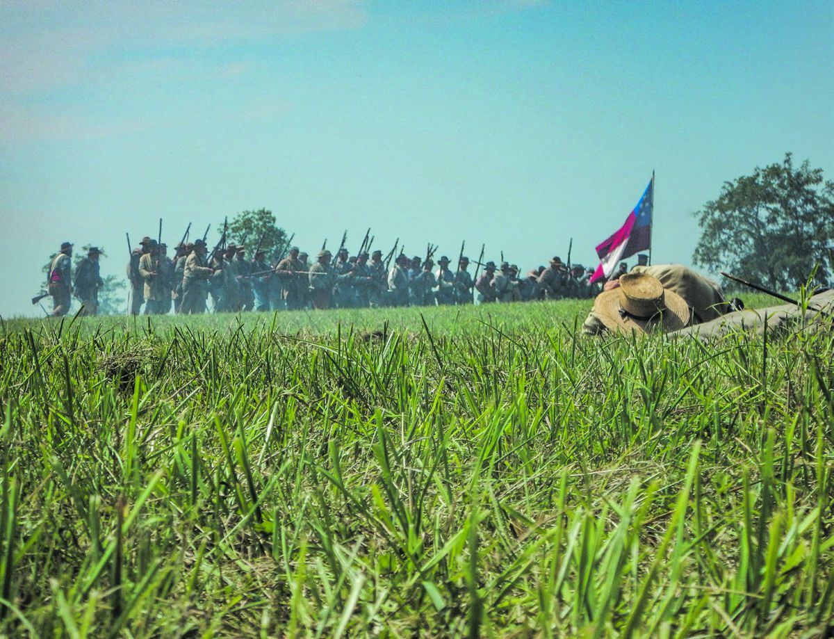 Confederate line advancing.