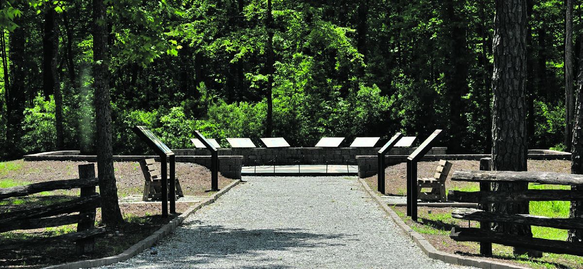 Photos of New Bern, N.C., Battlefield Entrance and History Walk & Plaza. Courtesy New Bern Historical Society.