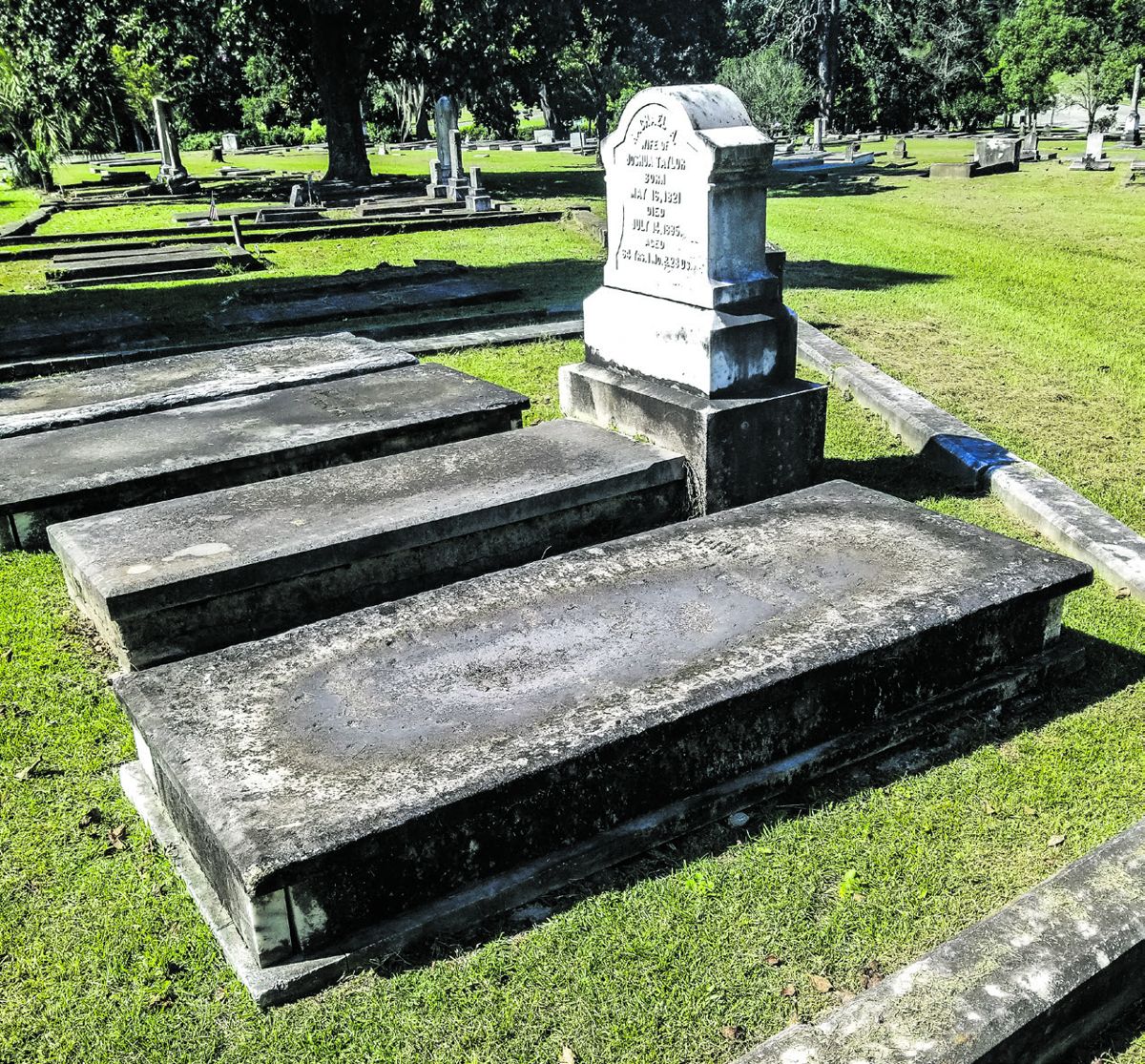 Ephraim Ponder’s gravesite with his grave in the foreground.