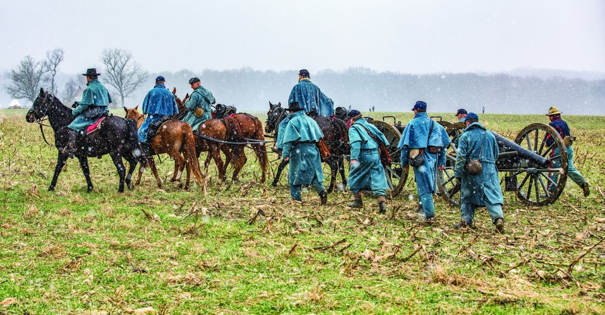 Union mounted artillery moves into position. (Buddy Secor)