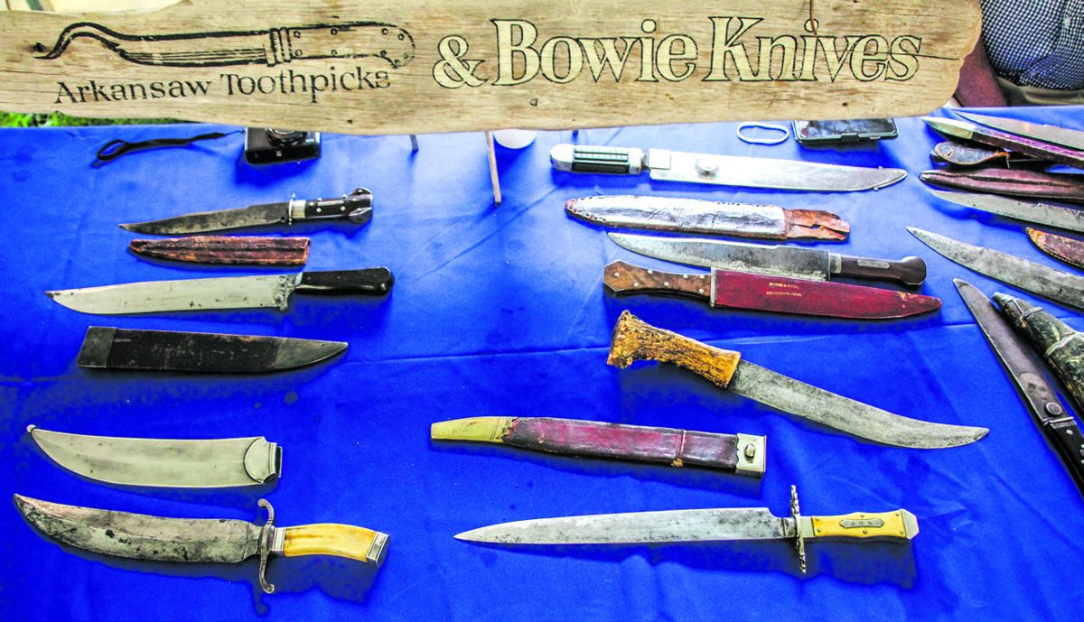 Our hosts Bill and Christine Myers, connoisseurs of early American rarities, brought out some spectacular knives.