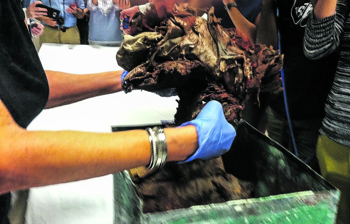 Removing Confederate flag from capsule.