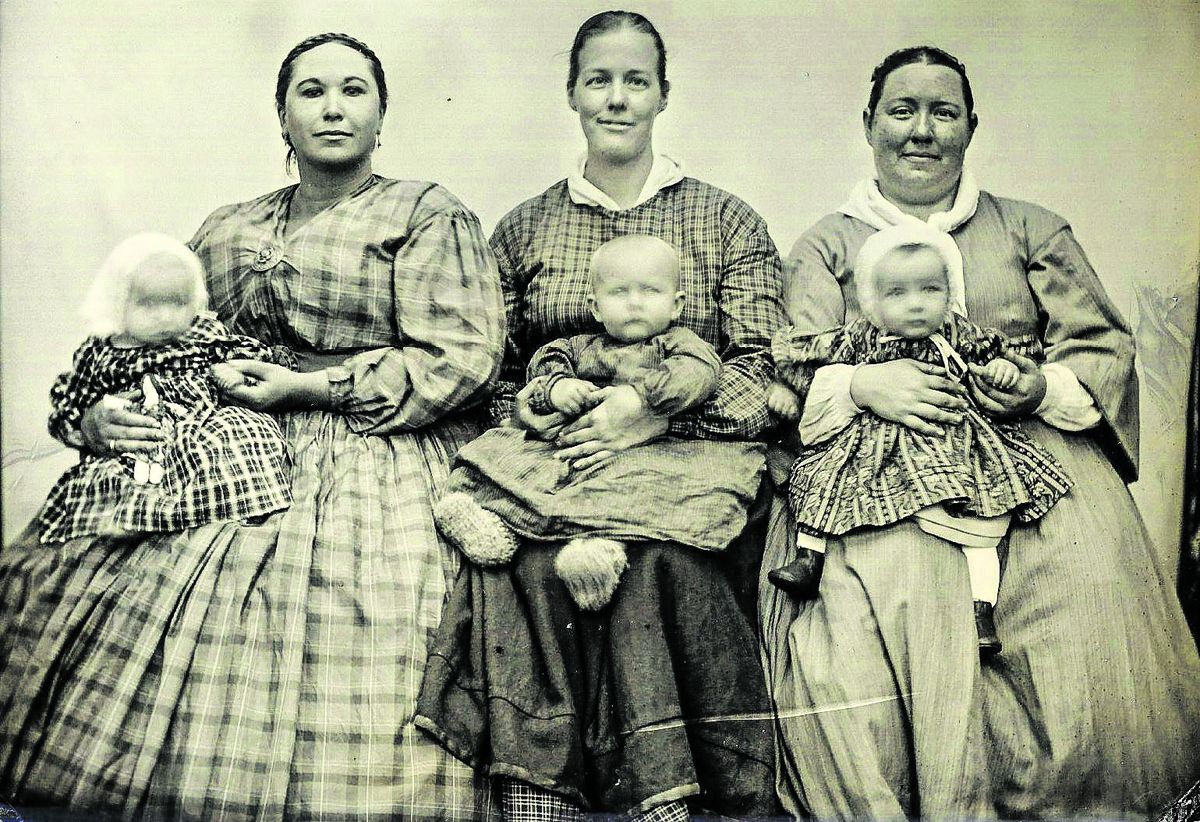 Left to right: Meg Shadick, Susanna Kocher Vaughan and Jessica Darnell with their babies Rosie Shadick, Erik Vaughn