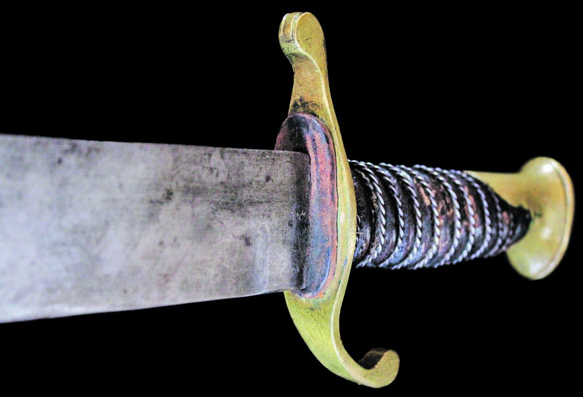 Note the stop filed into the blade near the ricasso.