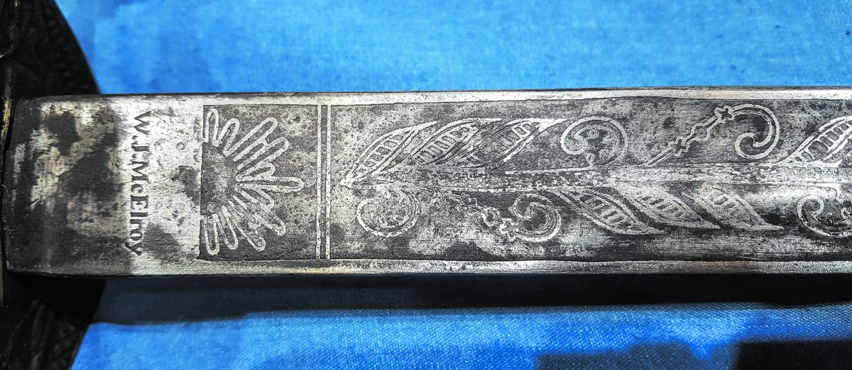 The etching pattern, above and below, is not close to original McElroy patterns. There are much better fakes out there that emulate several Confederate makers’ etching styles and have sold for prices as if they were original.