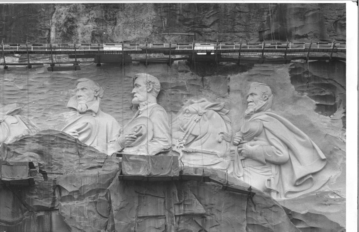 Stone Mountain carving as work resumed in mid-1960s. A careful examination shows that Lee’s elbow had not yet been repaired.