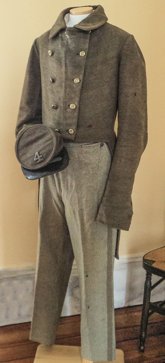 Front and back of Captain Hale’s uniform. All photos courtesy OldSouthAntiques.com.