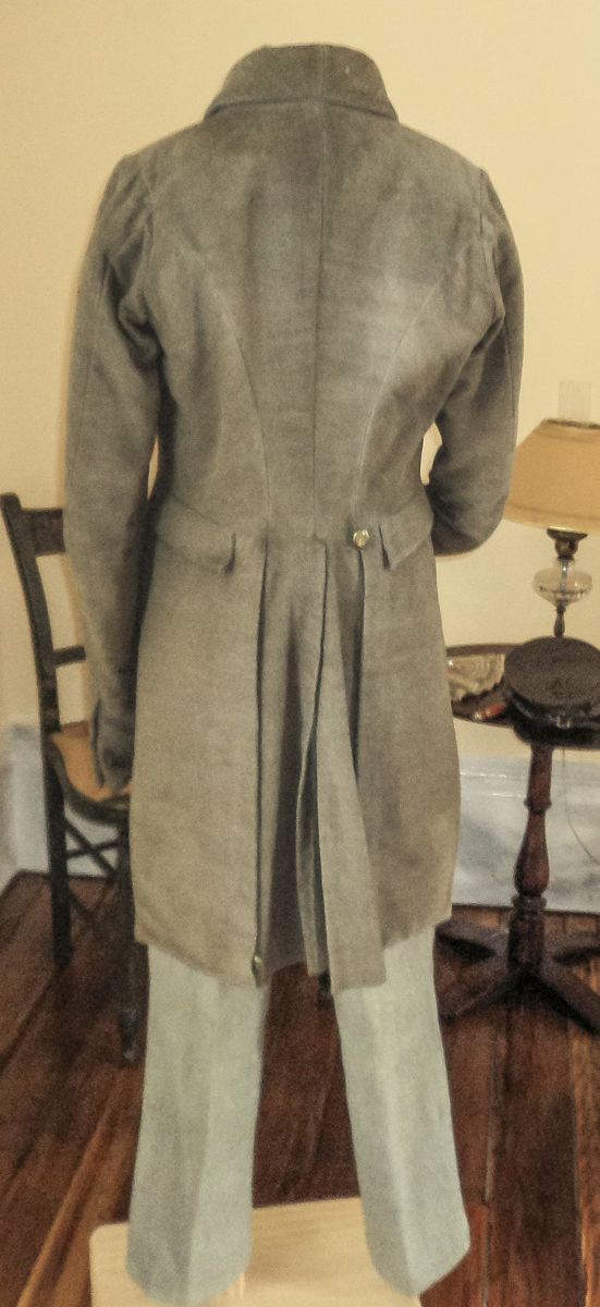 Front and back of Captain Hale’s uniform. All photos courtesy OldSouthAntiques.com.