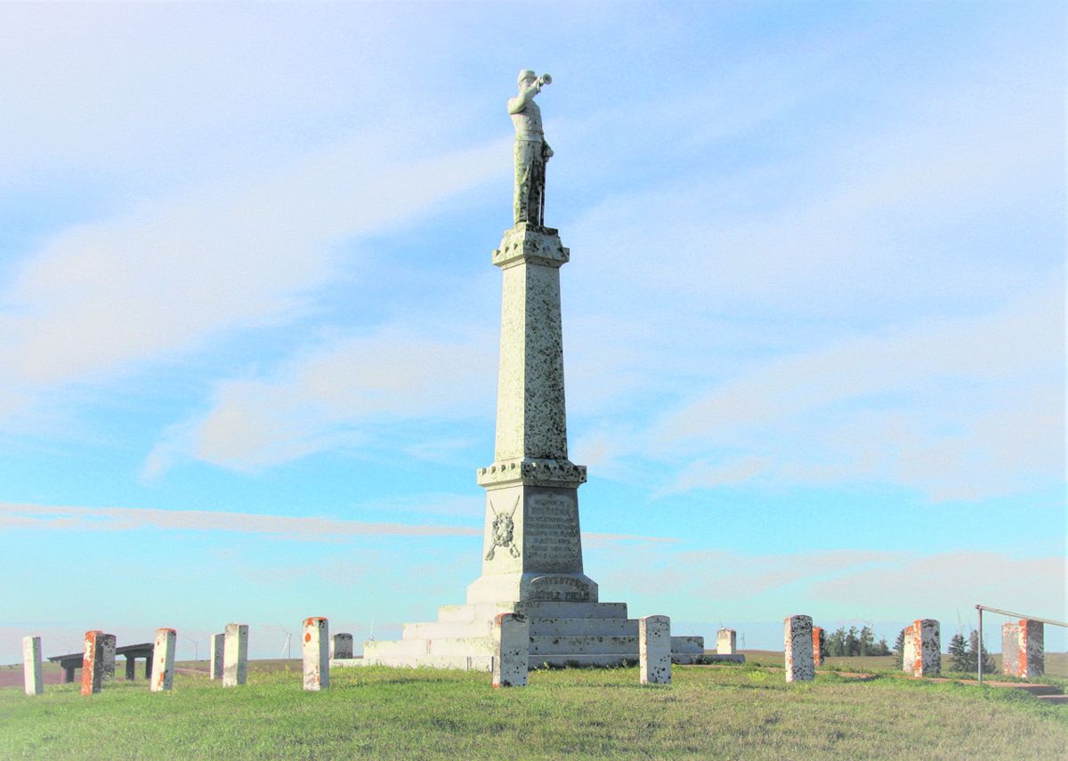 A closeup of the 2nd Nebraska and 6th Iowa monument with its encircling memorial grave stones.