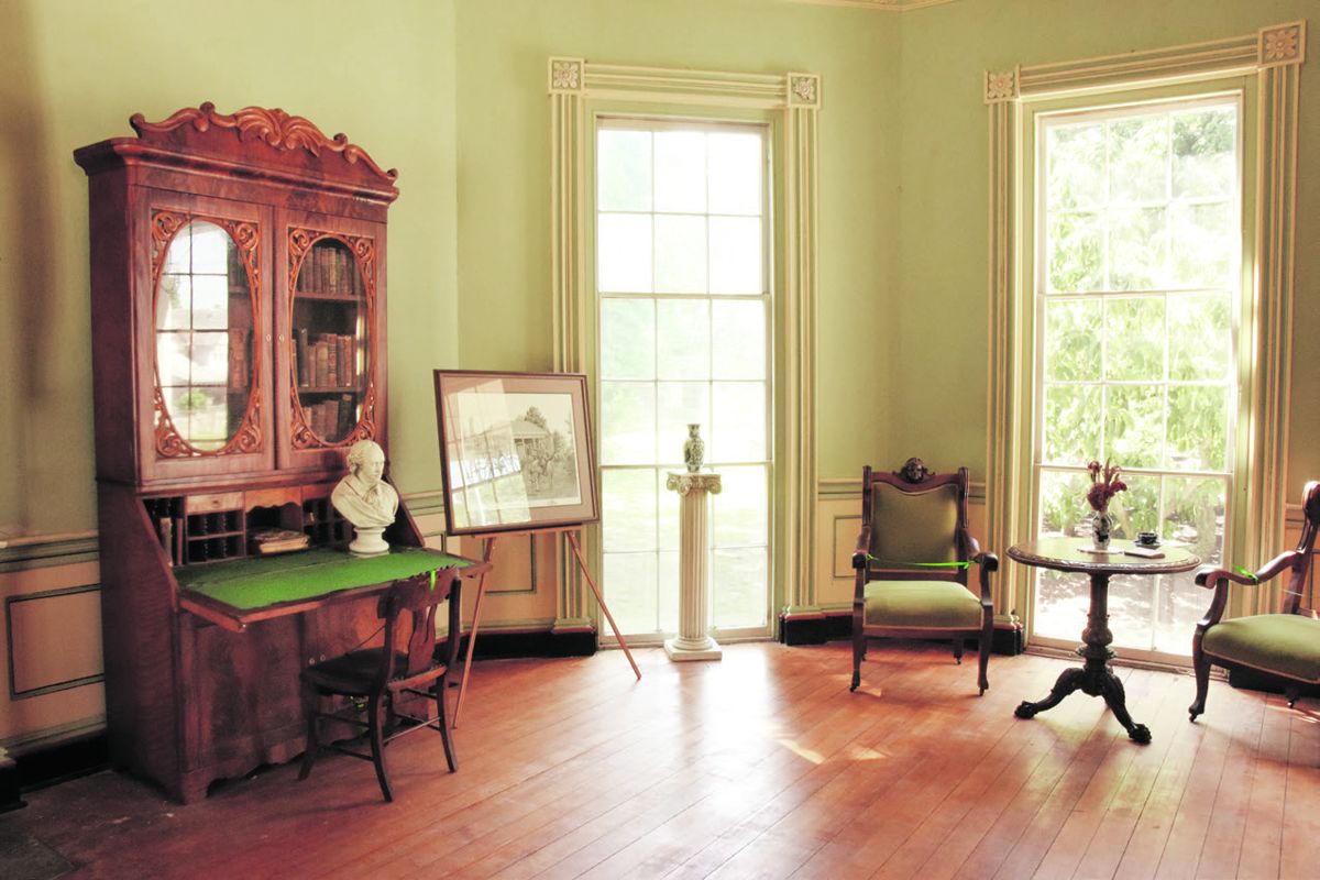 The ladies parlor proved ideal for use as Lee’s office while the Army of Northern Virginia was headquartered at Violet Bank.