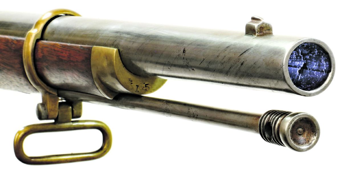 showing the barrel patterning, the late production rifle musket style front sight and the brass barrel band and sling swivel. Note the mismatched 15 on the nosecap.