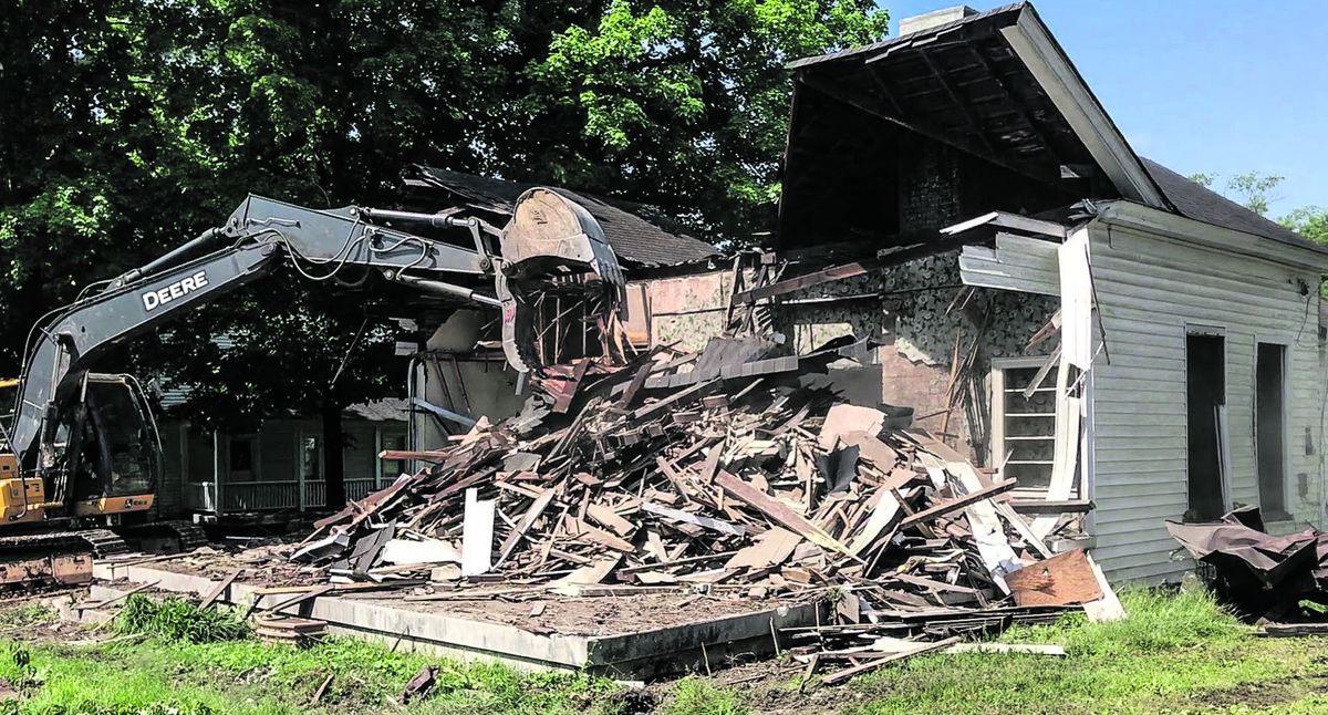 The Spivey House being recently demolished. Gregory L. Wade.