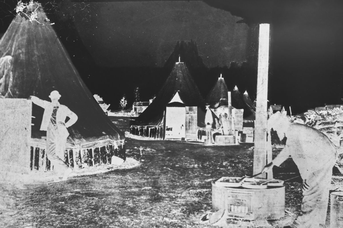 Cooking in camp. Library of Congress.