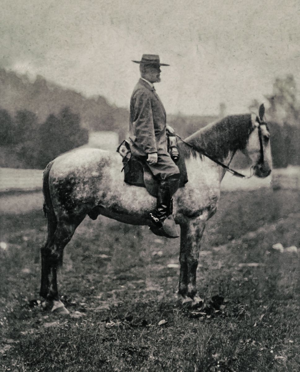 Gen. Robert E. Lee, in uniform, on Traveller. Photographed by A.H. Plecker’s Travelling Gallery. Liljenquist Family Collection of Civil War Photographs Library of Congress.