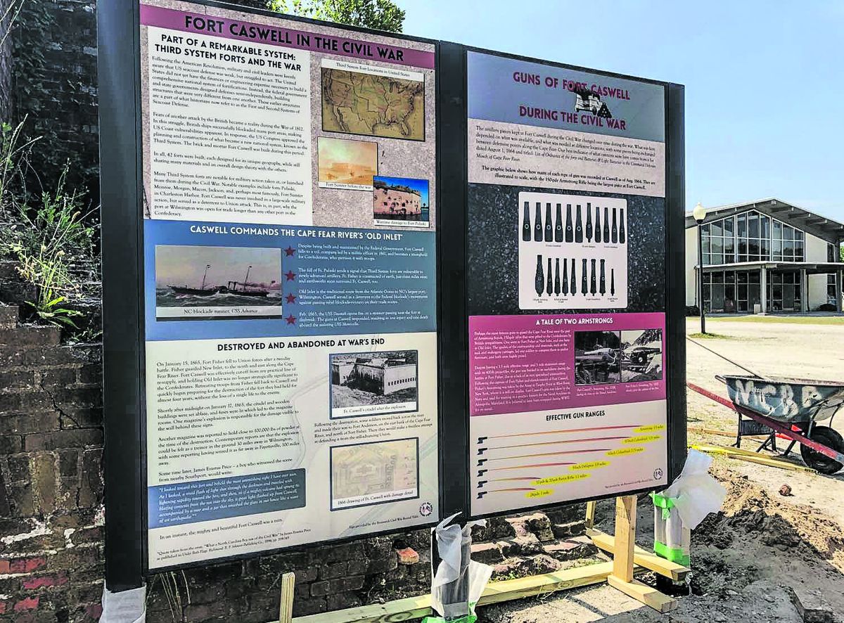 Double marker helps the visitor better understand the fort’s history and armament.