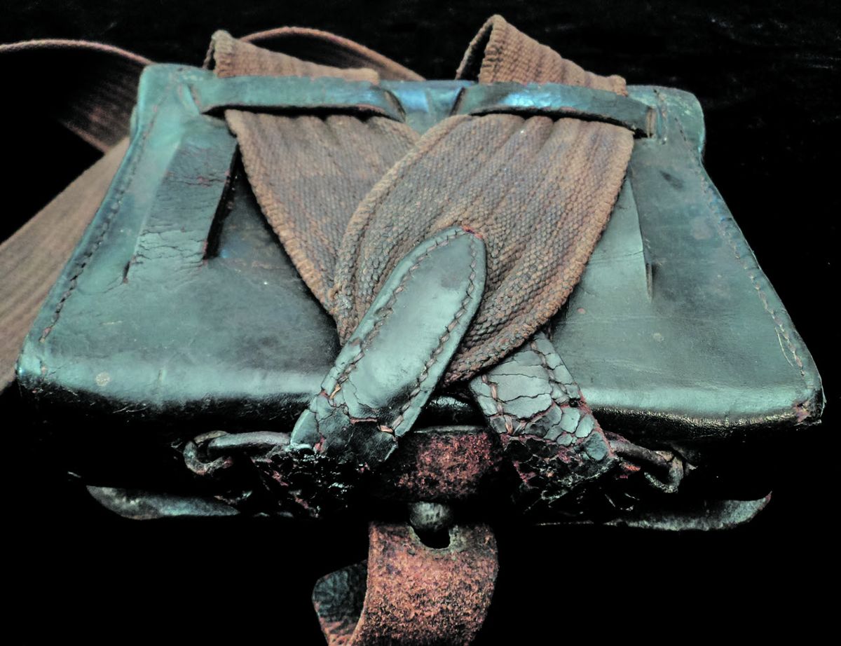 Leather rangers were added to the ends of the textile sling. Note the slight lineal bulging in the sling caused by the cords and accentuated by stitching down the cloth between the cords.