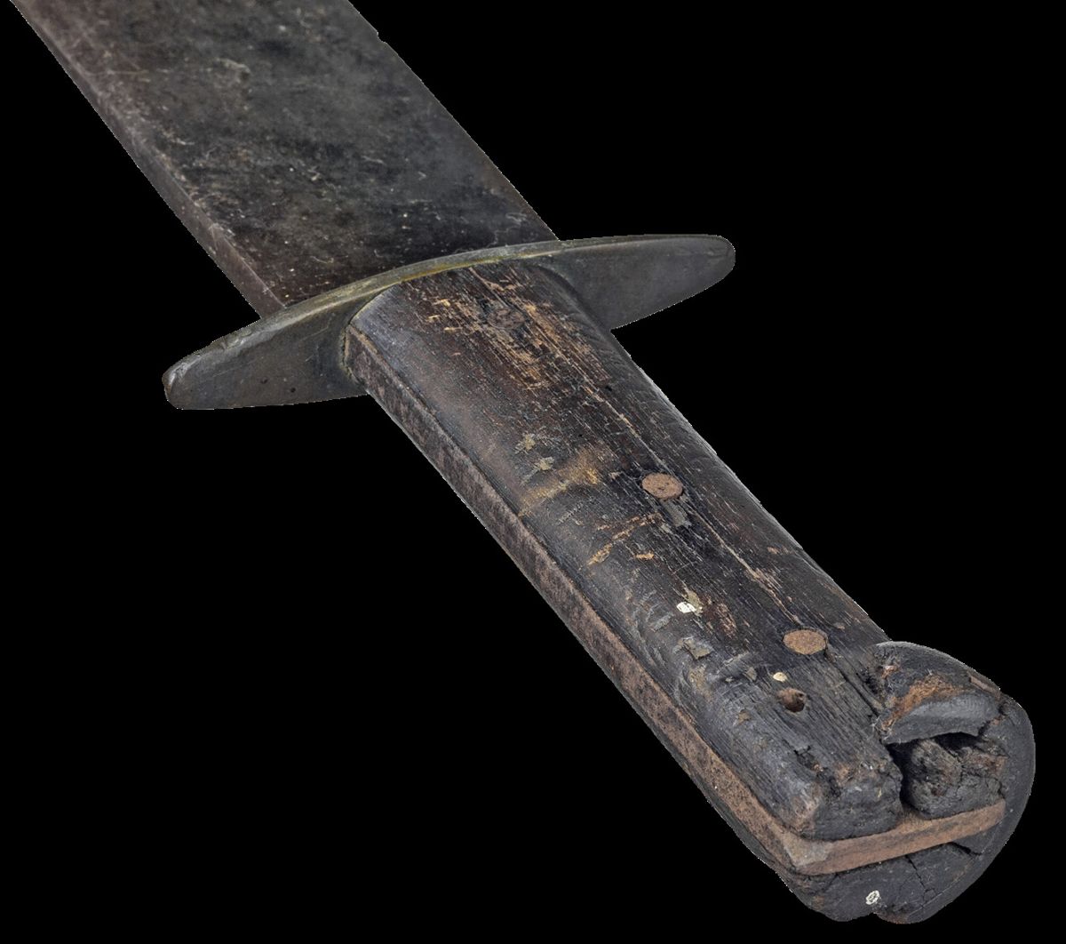 The brass counterguard is an elongated oval.