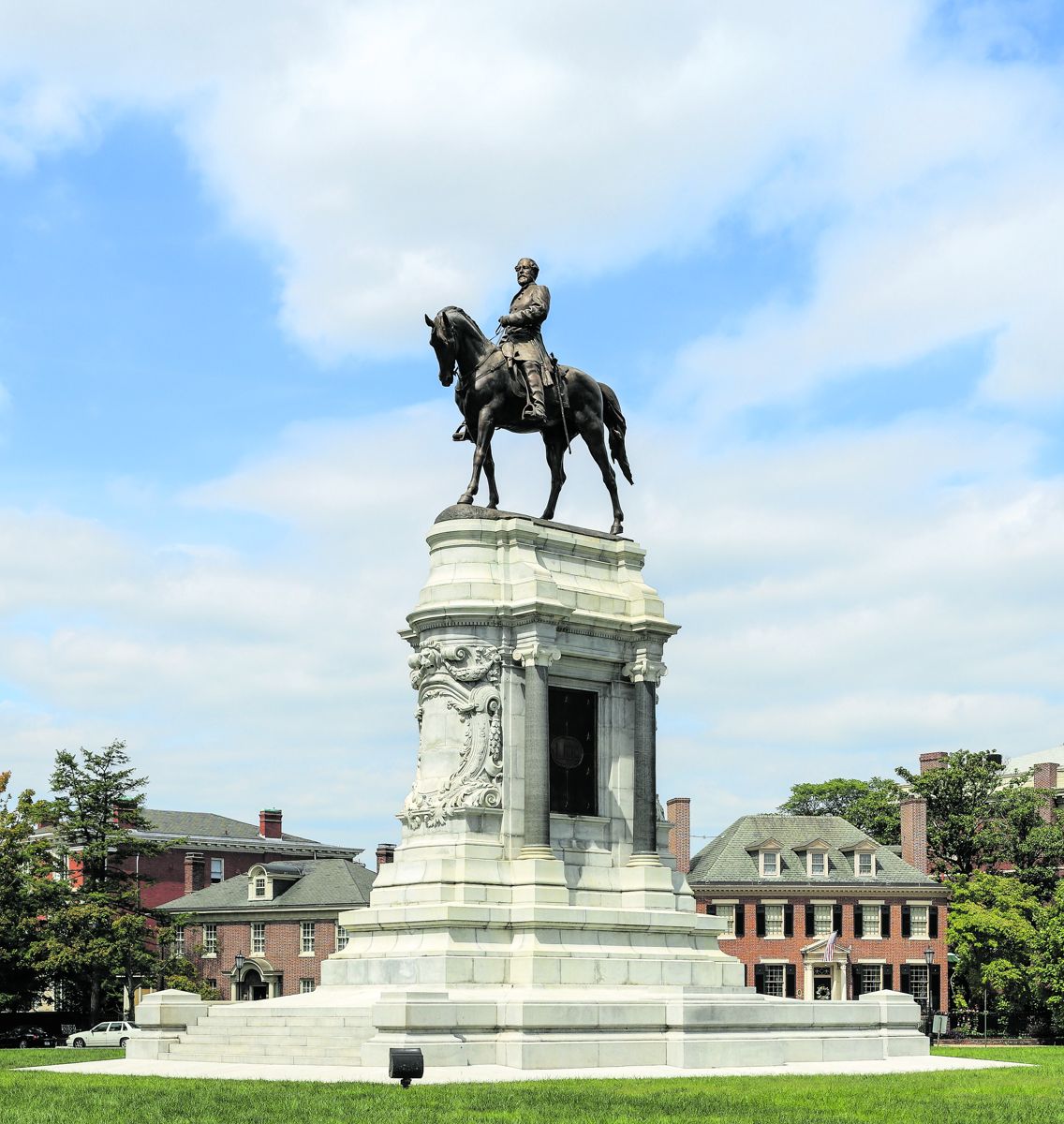 The bronze statue, sculpted by Antonin Mercié, depicted Confederate General Robert E. Lee atop a horse. This photo was taken in 2013 by Martin Falbisoner.