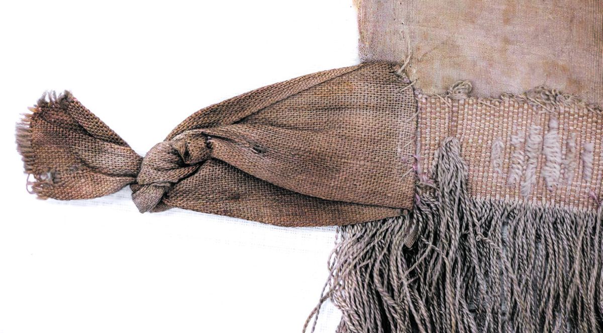 Close up of the flag’s fringed border.