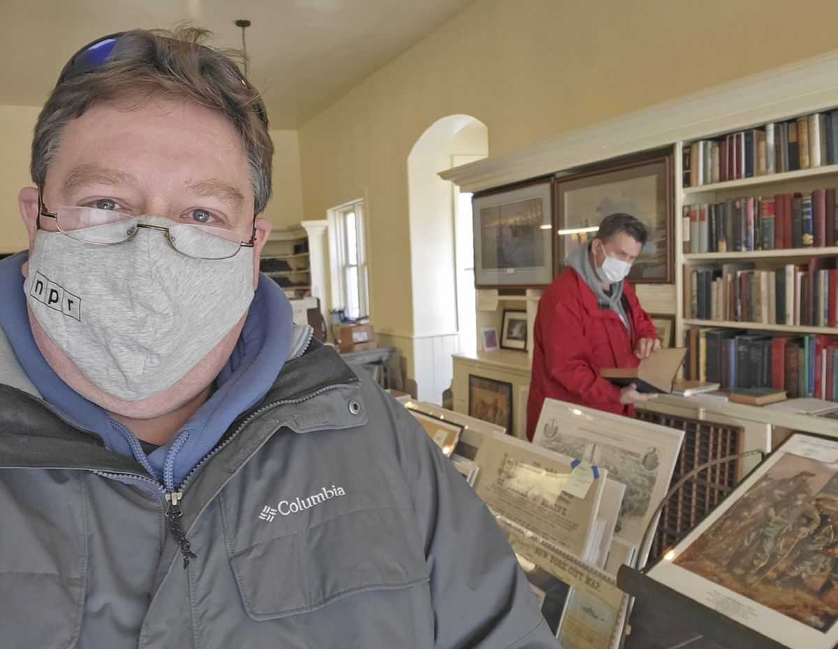 We started off the weekend on Friday afternoon with a trip to the Rock Top Bok Shop in Cashtown. Chris Mackowski (in background) was hoping to surreptitiously sneak his book purchases into his house when he got home until Terry Rensel busted him on camera for Chris’s wife to see.