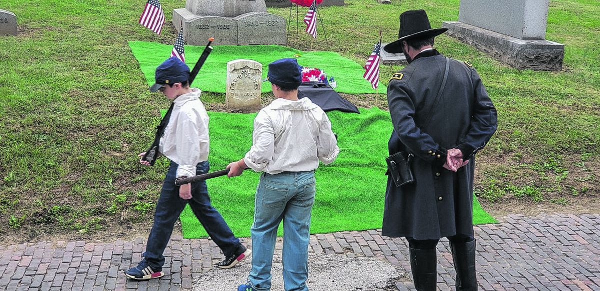 Honor Guard at the gravesite.