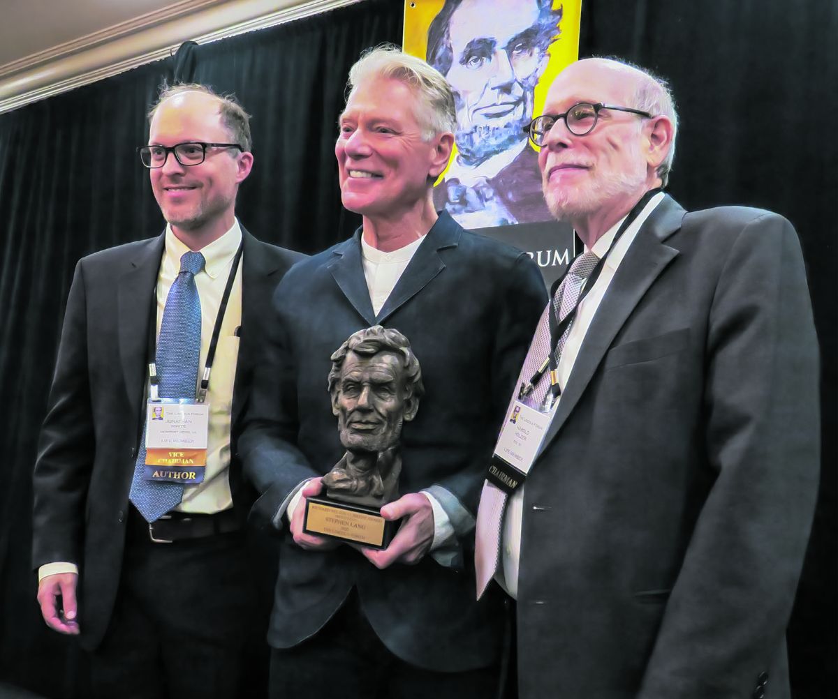 Richard Nelson Current Award of Achievement presented to Stephen Lang (center), by Vice Chair Jonathan White (left) and Forum Chair Harold Holzer (right).