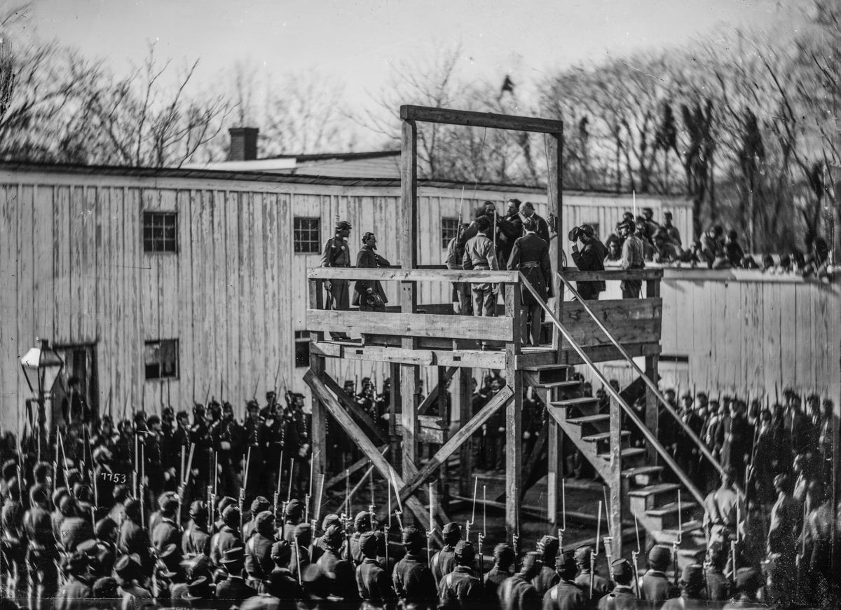 Adjusting the rope for the execution of Wirz. (Library of Congress)