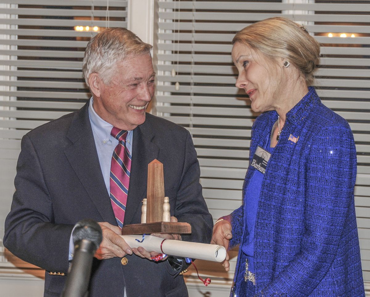 Civil War Round Table of Atlanta President Barbara Long (2008–2009) presents Bud Robertson with a special speaker’s award.