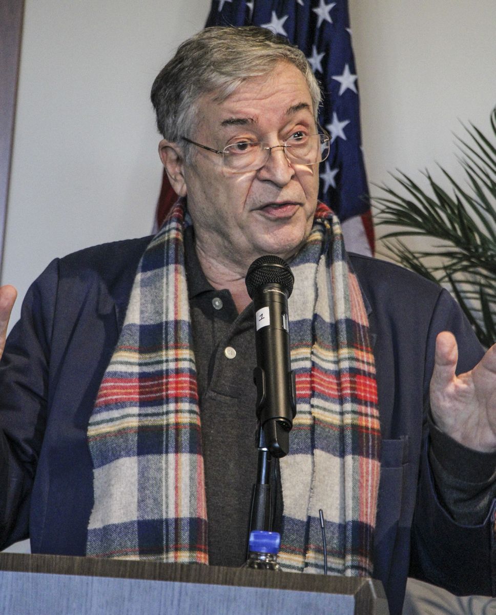 Ron Maxwell gives a captivating speach on the challenges of filming the movie Gettysburg.