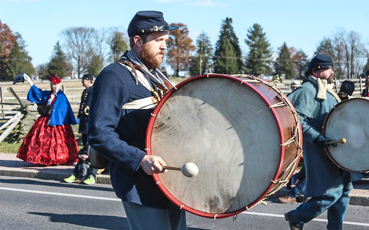 Thousands gather for Remembrance Day — photograph 5 from the original article