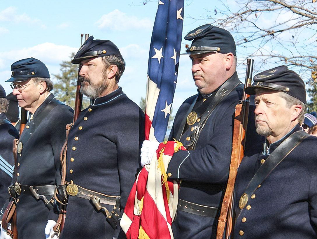 Thousands gather for Remembrance Day — photograph 6 from the original article