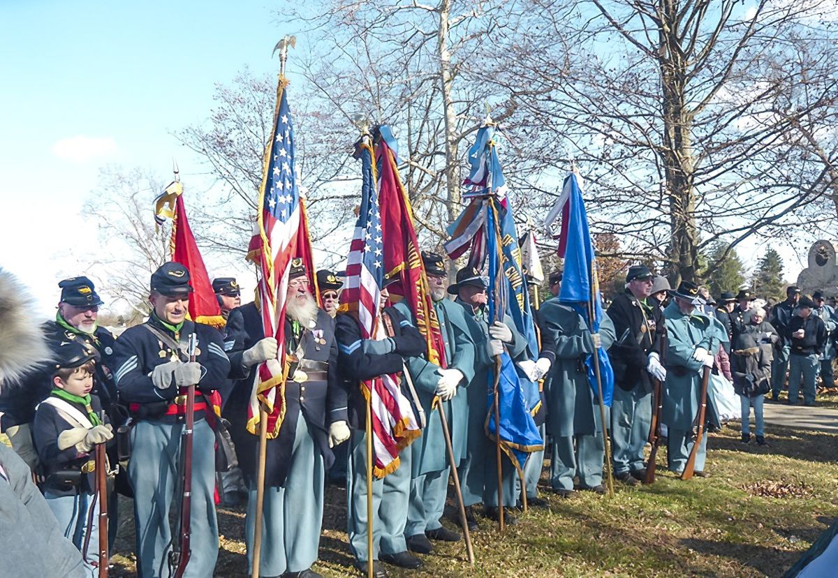 Thousands gather for Remembrance Day — photograph 7 from the original article