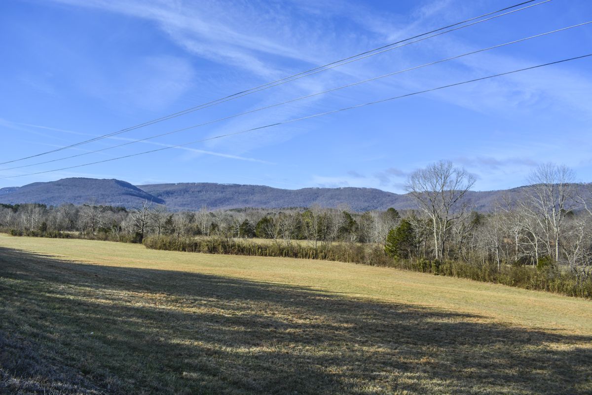 Valleys and ridges dominate the terrain of much of northwest Georgia. (Gould Hagler)