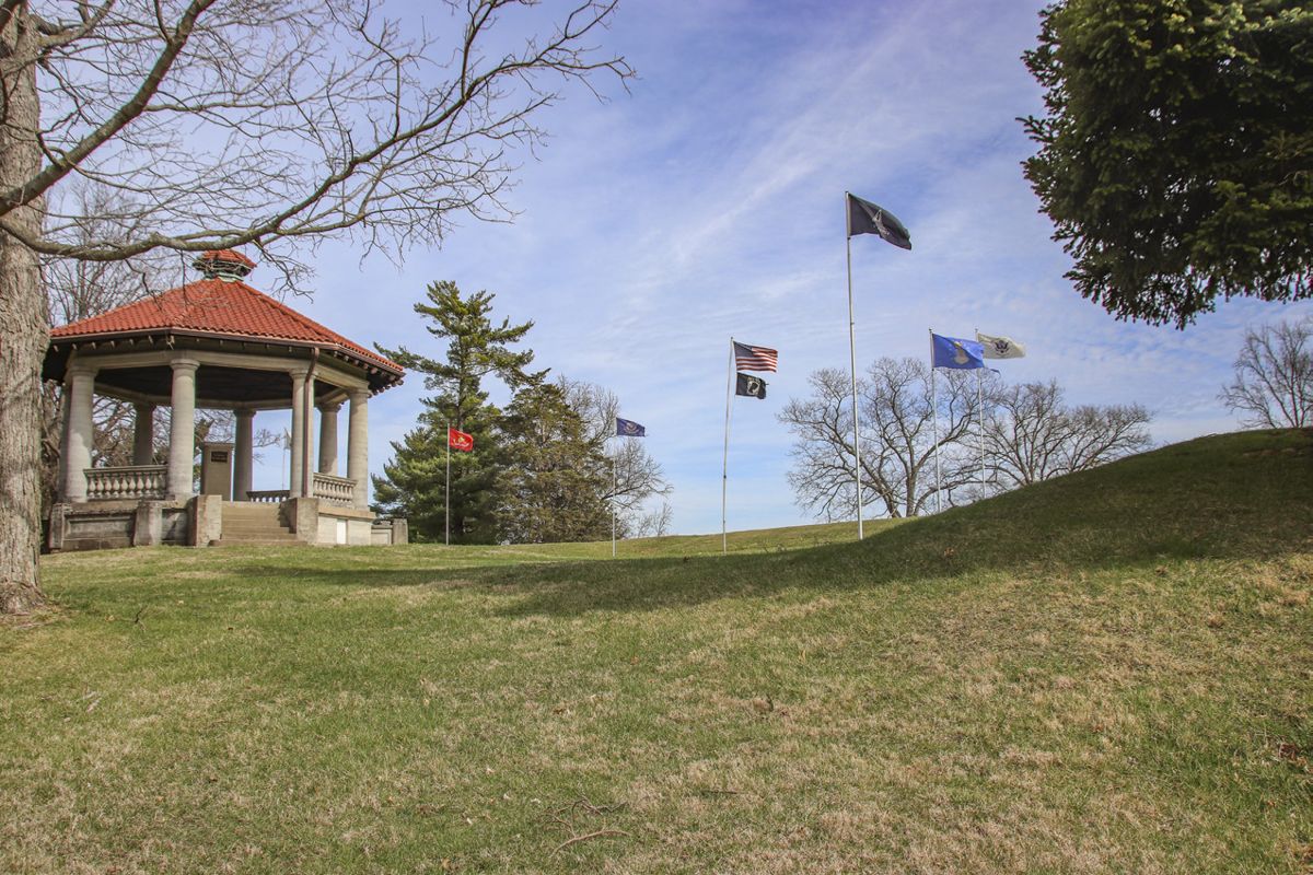 Battery Shaler with its bandstand.