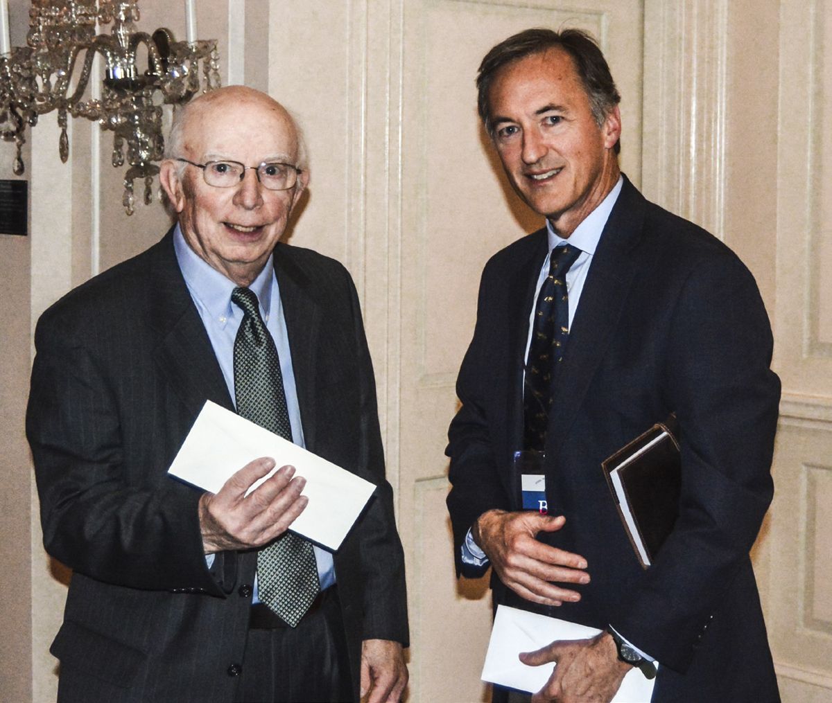 Jeffry Wert receives the prize from Atlanta Civil War Round Table’s president Bob Fugate.