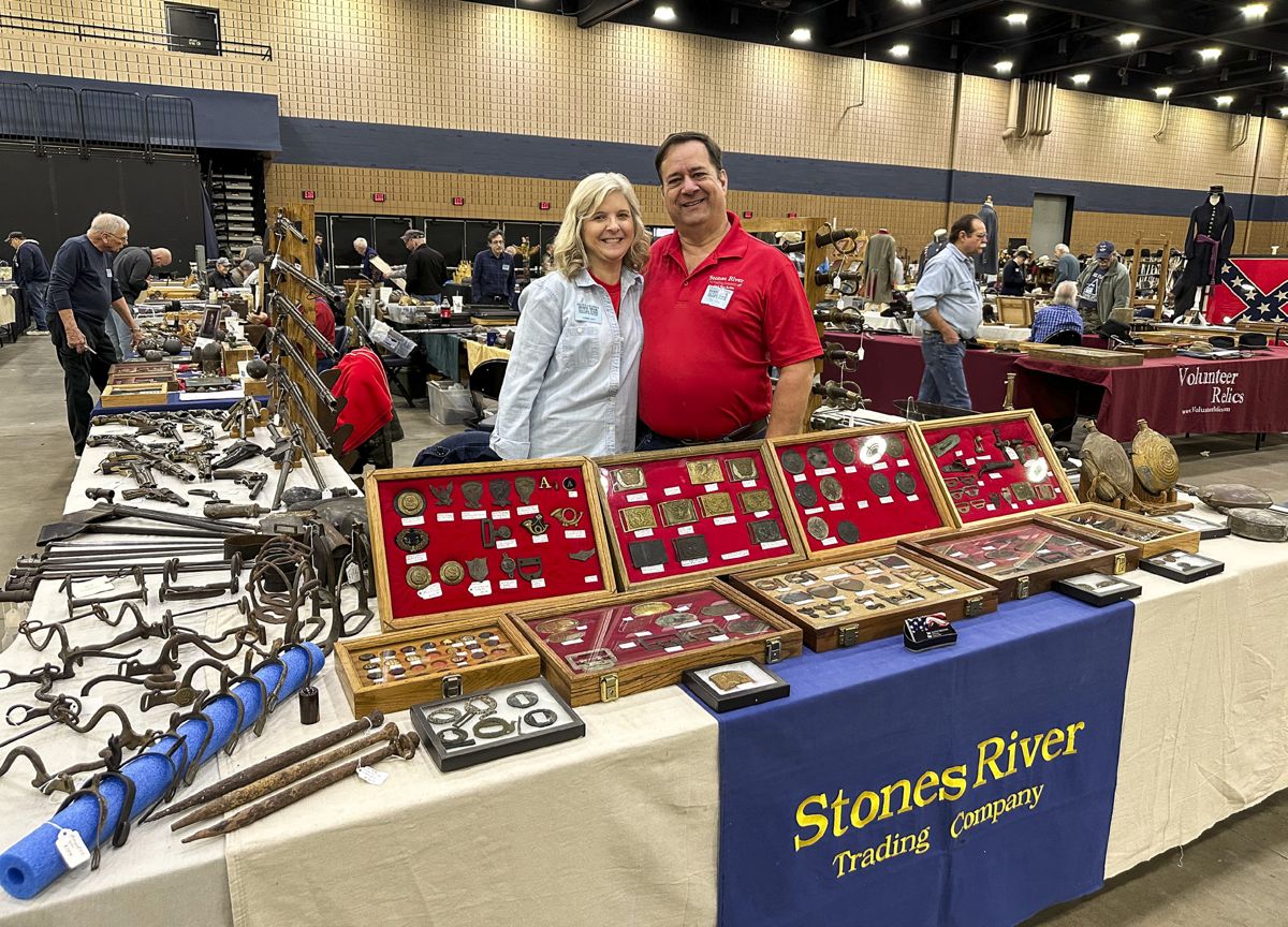 Tom and Debbie Hays of Stones River Trading Company enjoying the show.