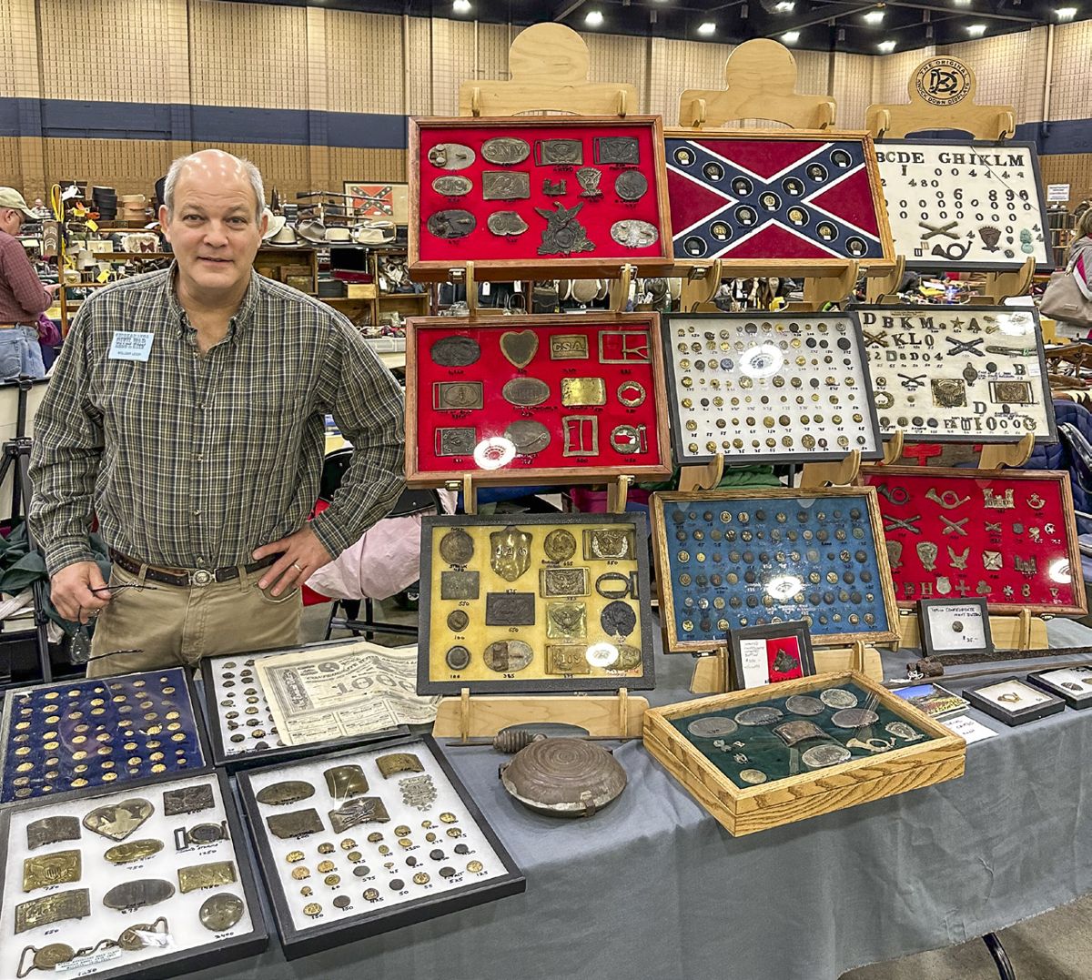 It wouldn’t be a real Civil War show without well-known button expert William Leigh.